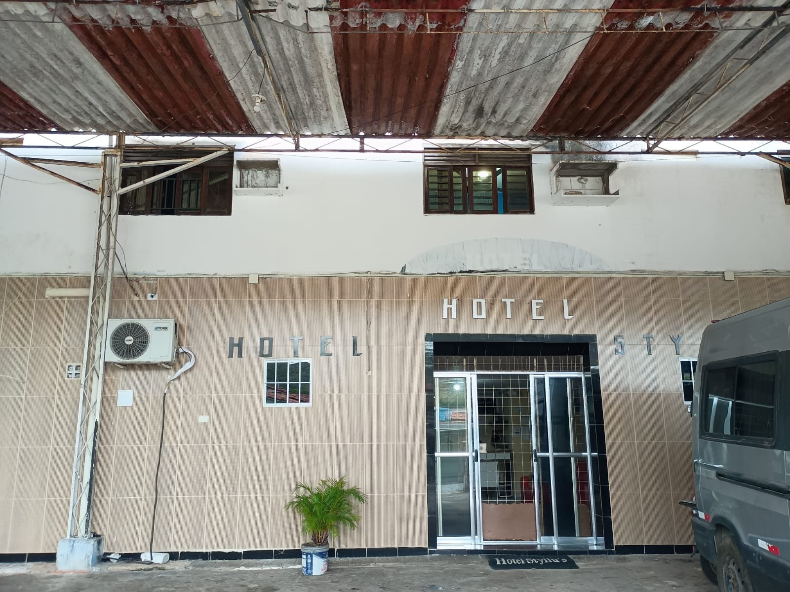 Fachada do hotel Styllu's